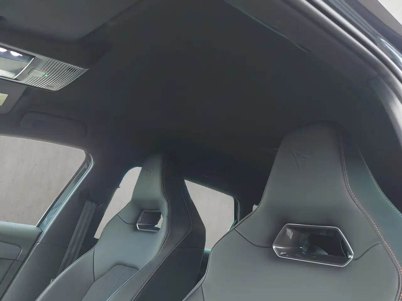 CUPRA Leon Cupra Leon Sportstourer VZ 2.0 TSI, Automatik, N — Galería del vehículo 21