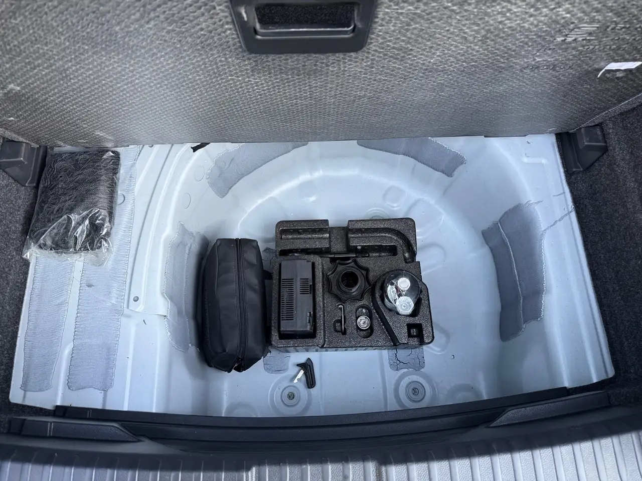 SEAT Ibiza 1.0 TSI DSG STYLE +LED +CARPLAY +SHZ +ALU +DAB + — معرض صور السيارة 28
