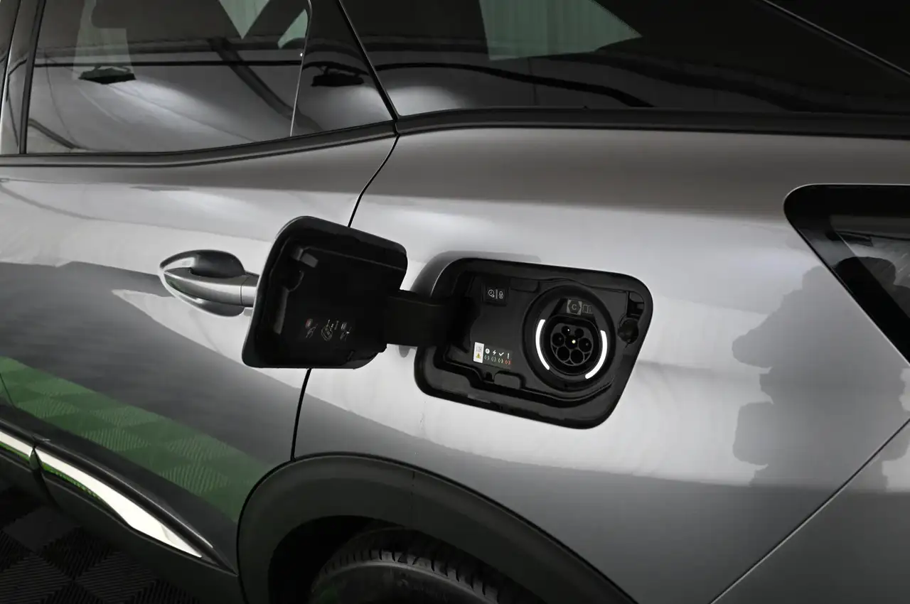 Peugeot 3008 1.6 180 PHEV e-EAT8 Allure-Pack LED/ACC/18 — Vehicle gallery 34