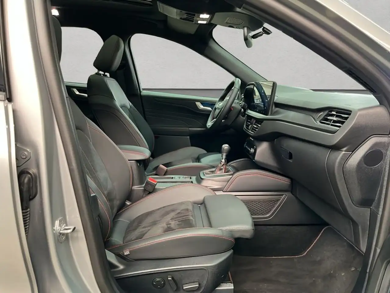 Ford Kuga 1.5 EcoBoost ST-LINE X — Galerie du véhicule 19