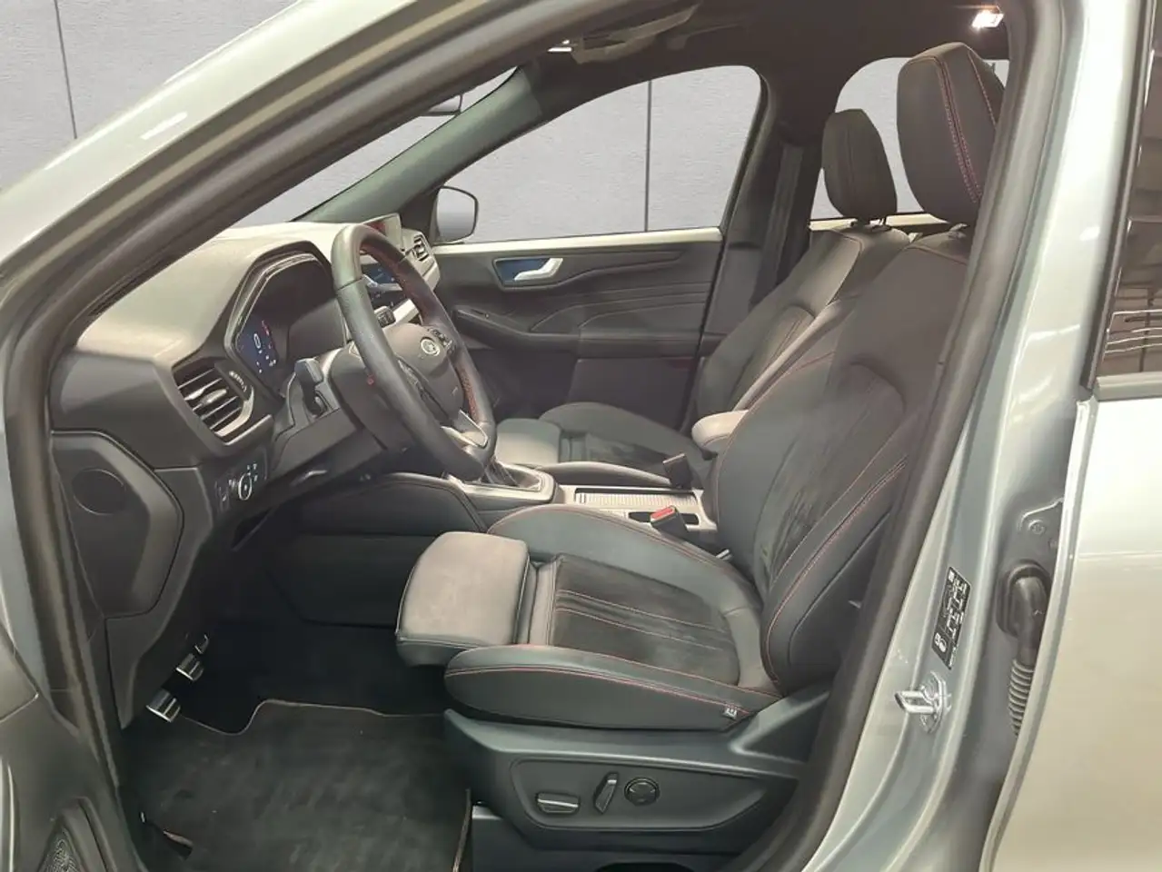 Ford Kuga 1.5 EcoBoost ST-LINE X — Galerie du véhicule 10
