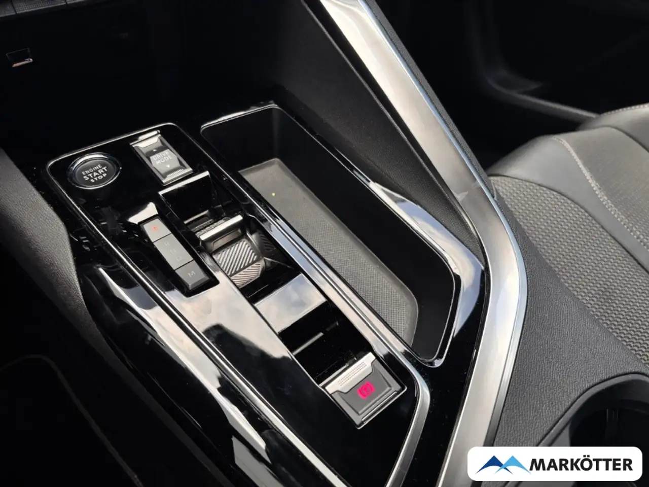 Peugeot 5008 GT Hybrid 136 7-Sitzer AHK/ACC/BLIS/SHZ/CAM — Galerie du véhicule 22