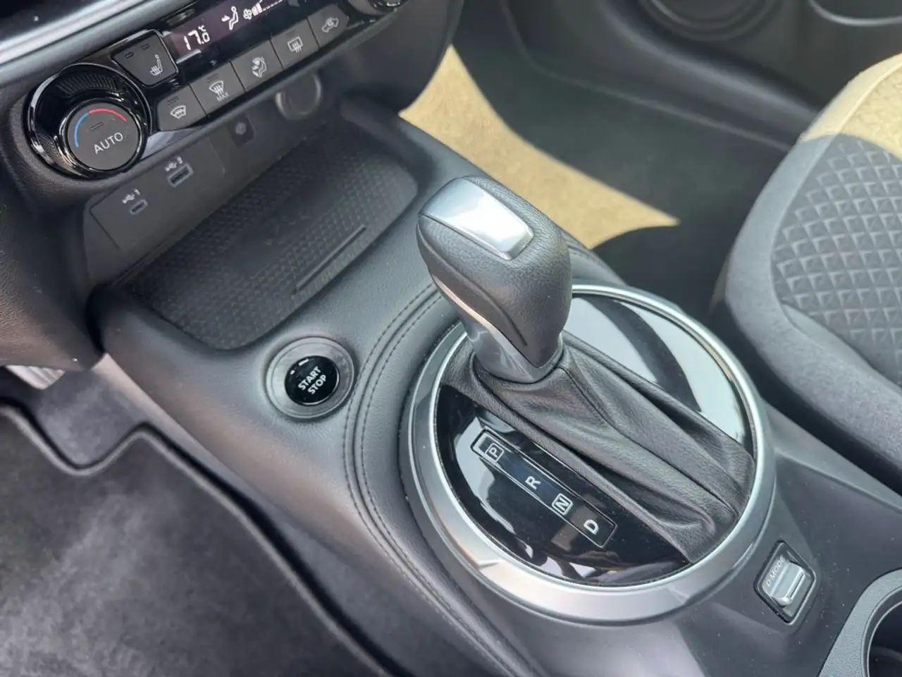 Nissan Juke 1.6 Hybrid 4AMT N-Connecta — معرض صور السيارة 19