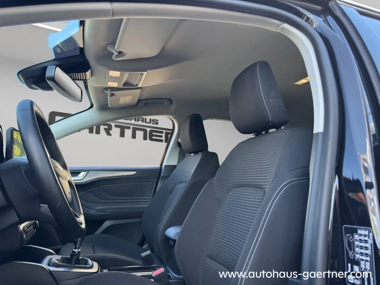 Ford Focus Turnier Titanium LED Navi Shz PDC AWR — Galería del vehículo 10