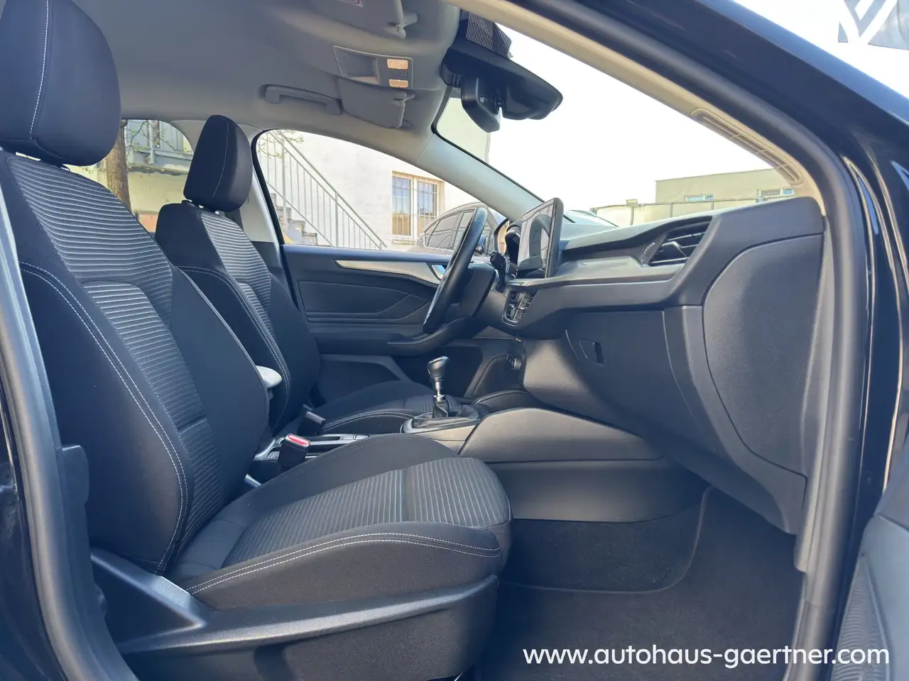 Ford Focus Turnier Titanium LED Navi Shz PDC AWR — Galería del vehículo 16