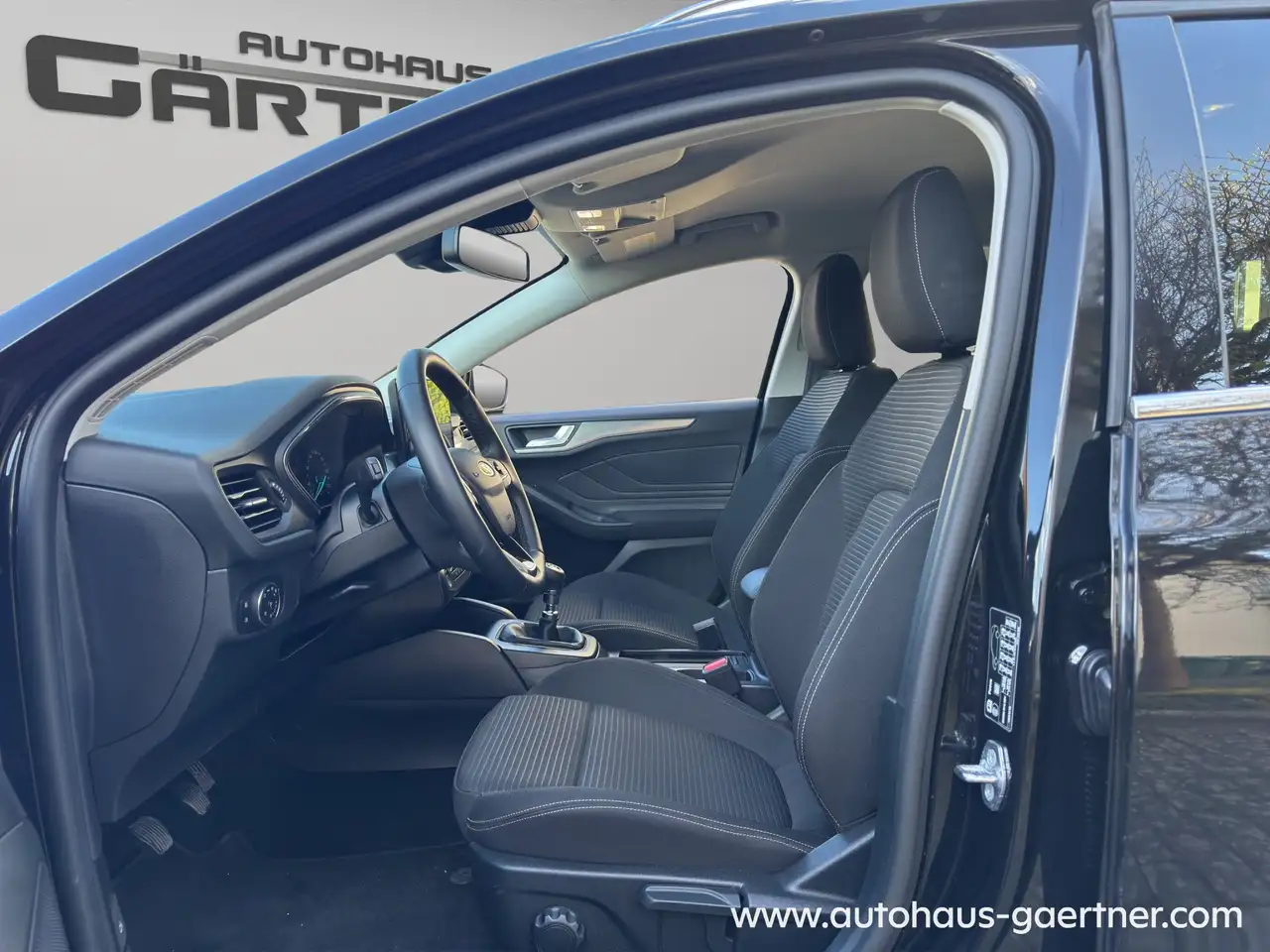 Ford Focus Turnier Titanium LED Navi Shz PDC AWR — Galería del vehículo 6