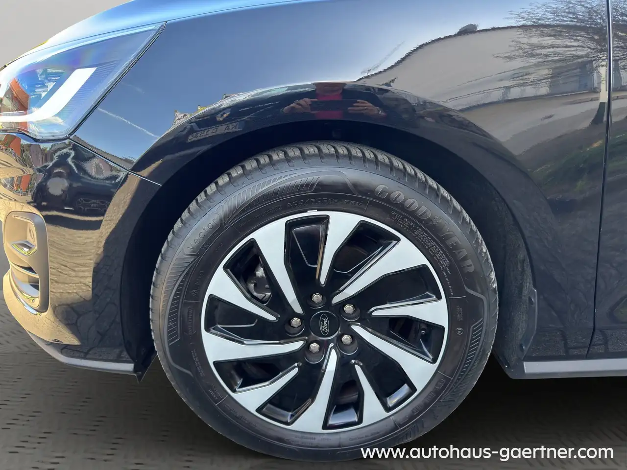 Ford Focus Turnier Titanium LED Navi Shz PDC AWR — Galería del vehículo 14