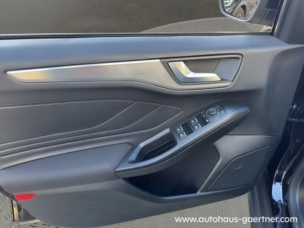 Ford Focus Turnier Titanium LED Navi Shz PDC AWR — Galería del vehículo 11