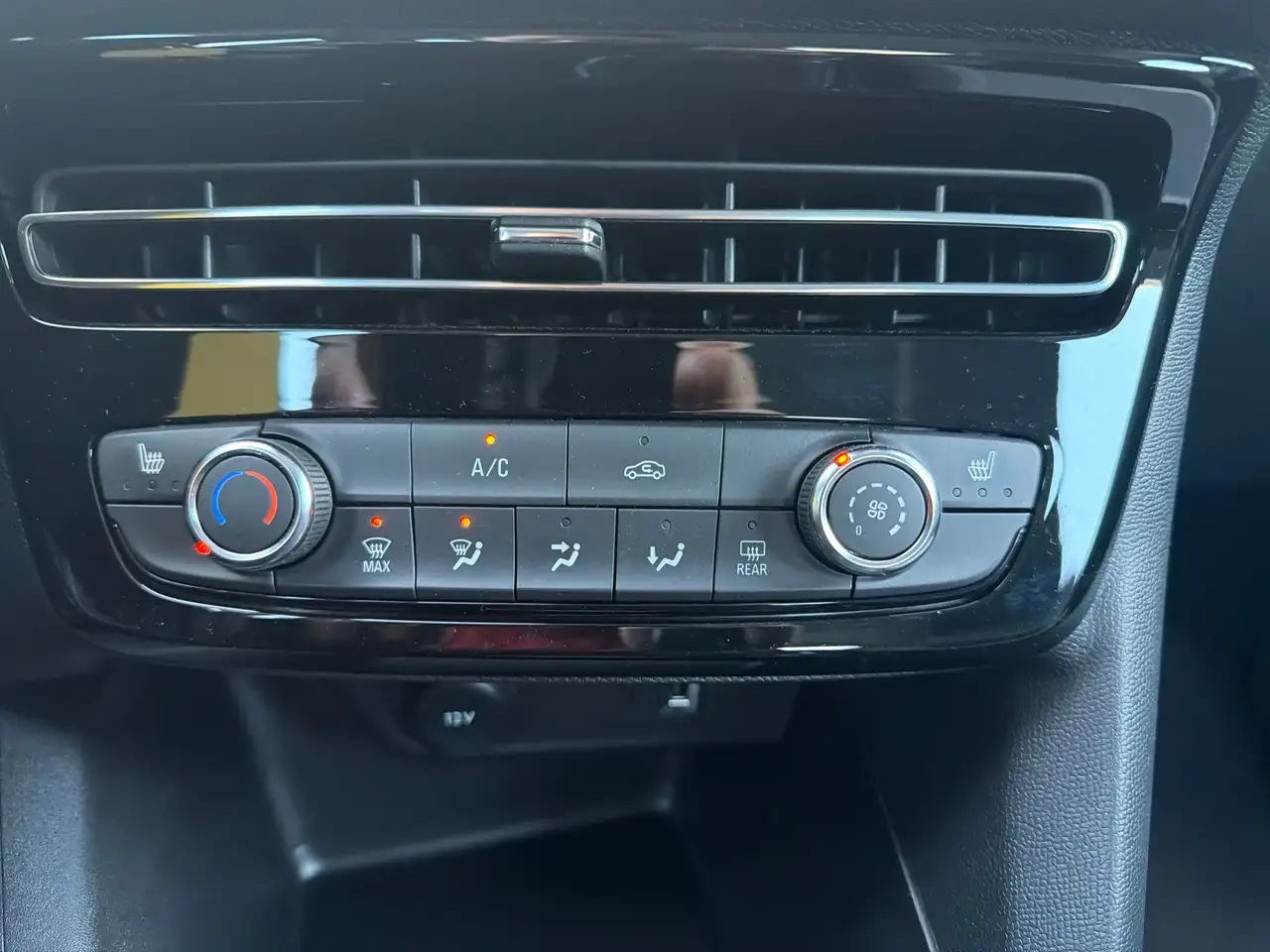 Opel Mokka Elegance wenig KM*LED*WinterPaket*Kamera — معرض صور السيارة 12
