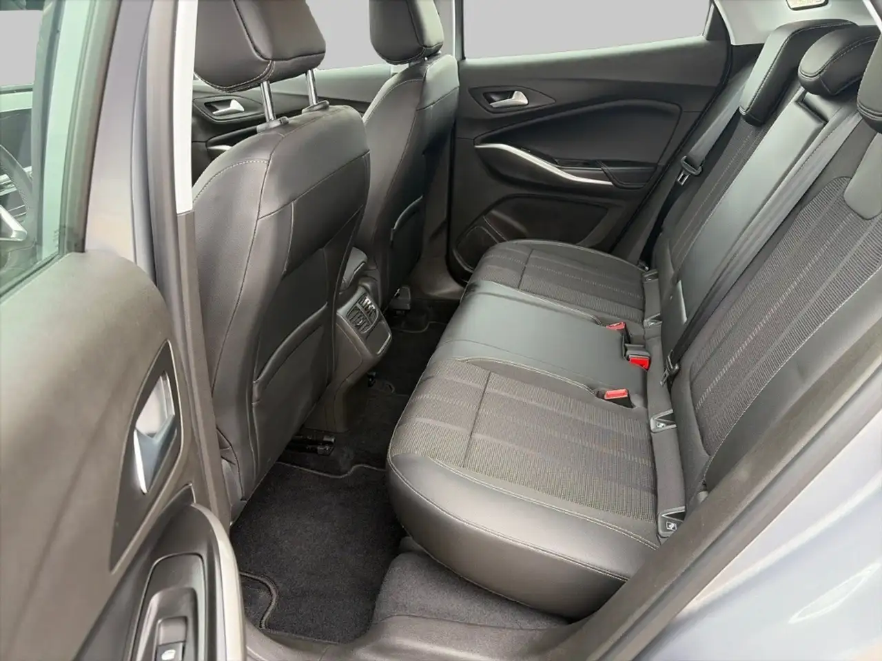 Opel Grandland GS Line 1.2 Turbo EU6e Navi Digitales Cockpit LED — Vehicle gallery 10