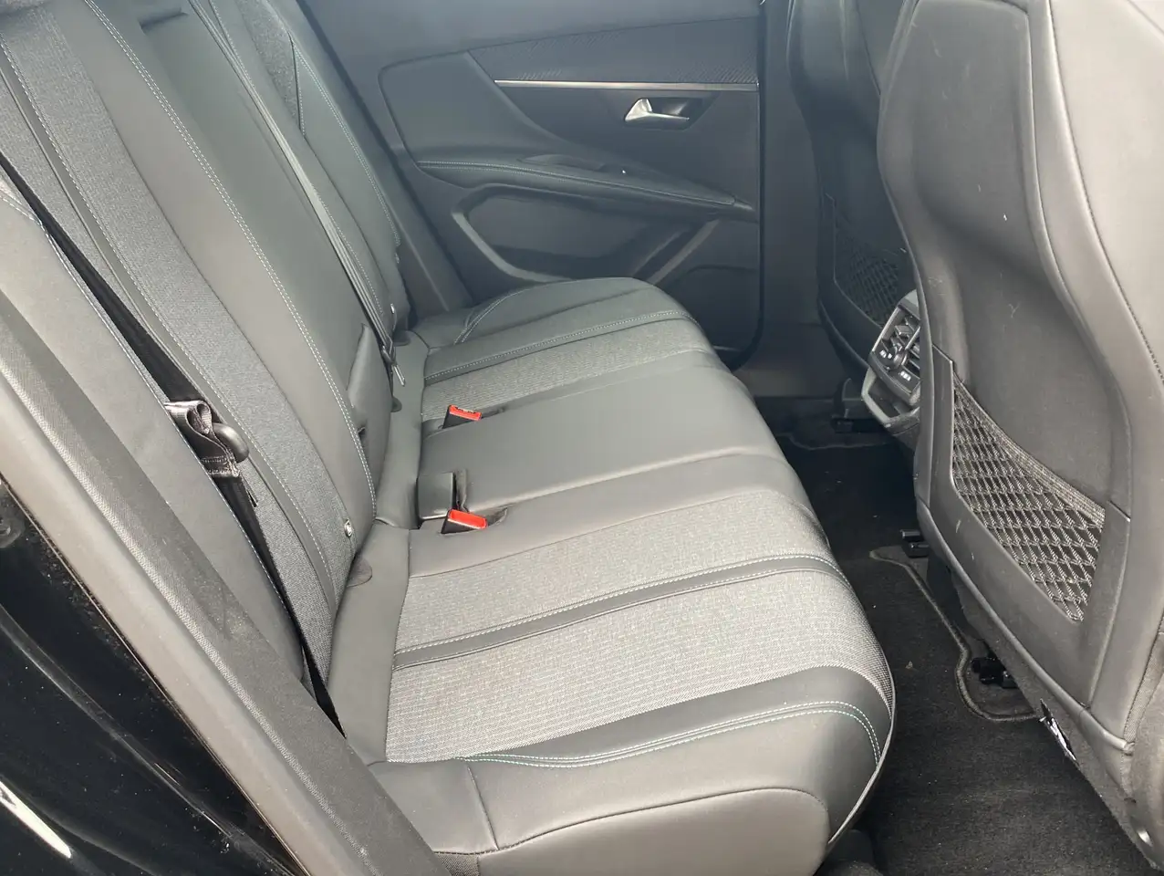 Peugeot 3008 Puretech 130 Allure Pack Pure Tech*Navi*ACC* — Galerie du véhicule 13