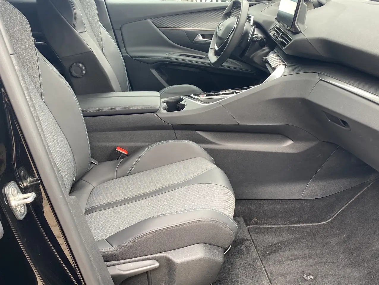 Peugeot 3008 Puretech 130 Allure Pack Pure Tech*Navi*ACC* — Galerie du véhicule 12