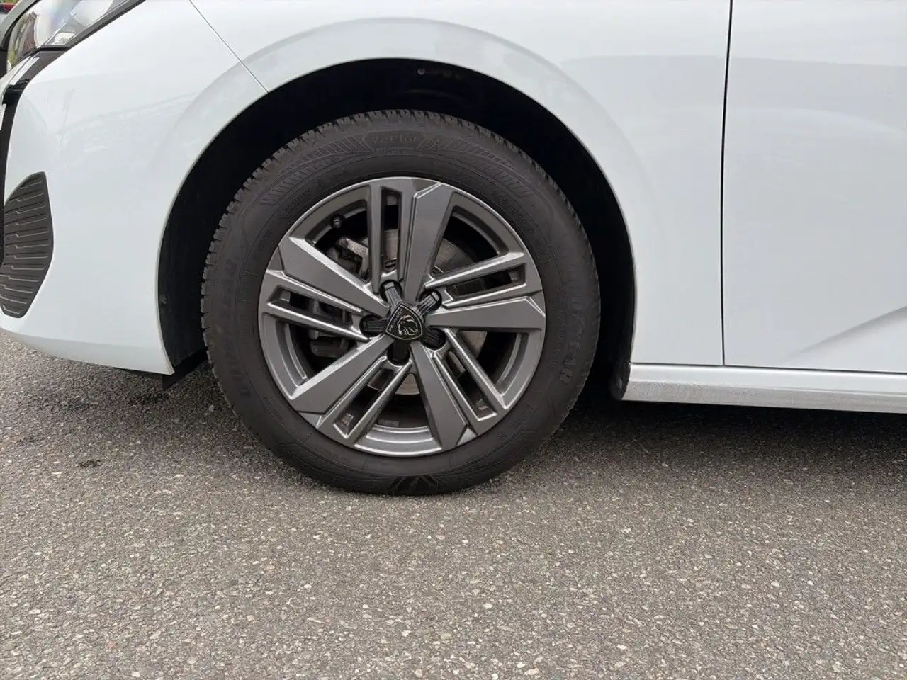 Peugeot 308 PureTech 130 Active Pack — Vehicle gallery 16