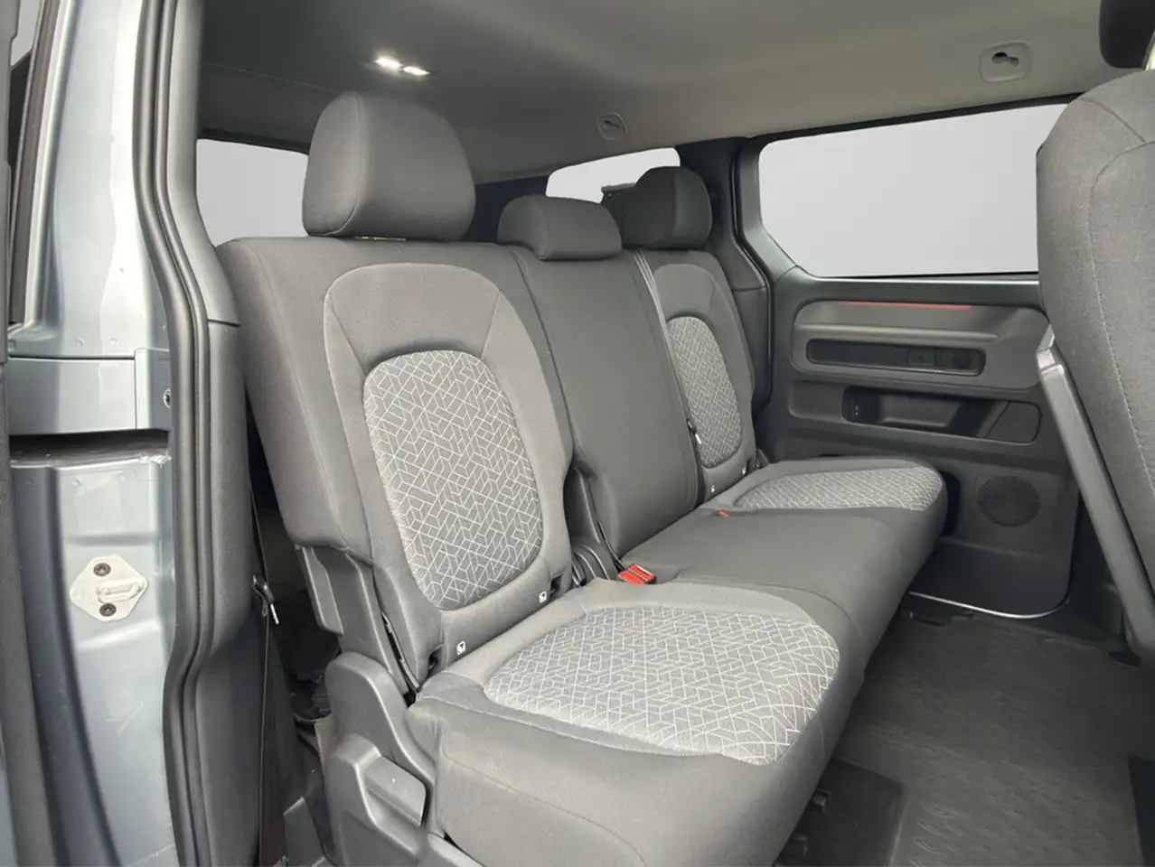 Volkswagen ID. Buzz ID.Buzz Bus Pro *ACC*LED*NAVI*KEYLESS* — Vehicle gallery 9
