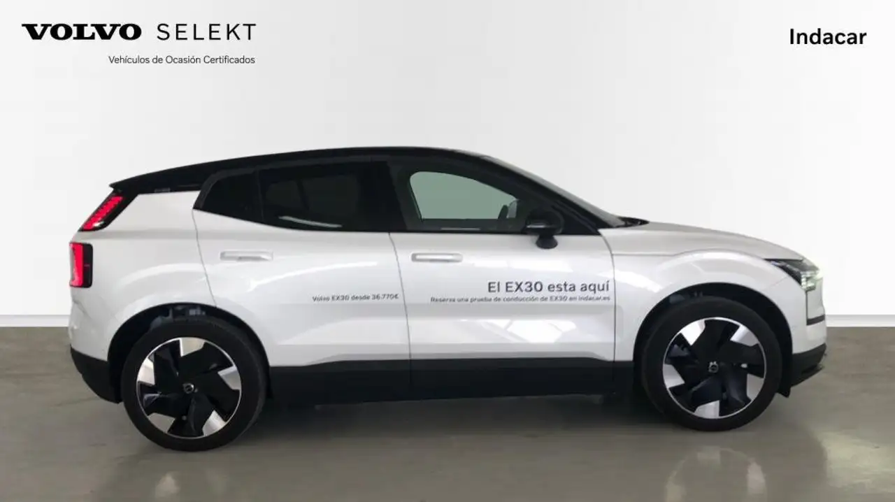 Volvo EX30 Single Extended Range Ultra Black Edition RWD — معرض صور السيارة 5