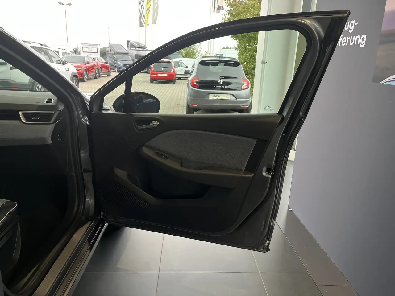 Renault Clio TECHNO E-TECH FULL HYBRID 145 — Galería del vehículo 5