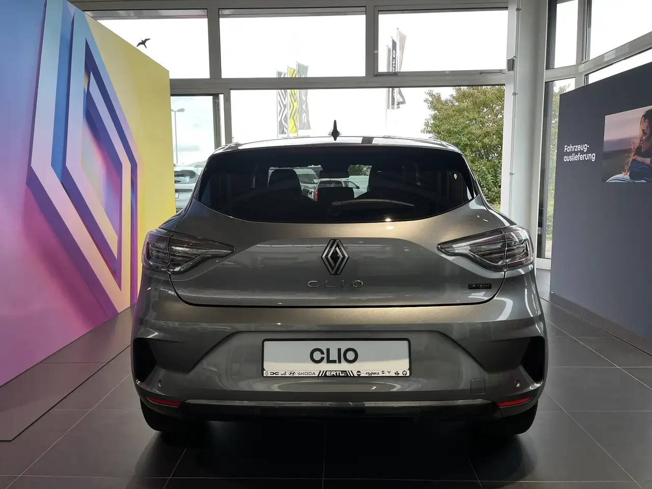 Renault Clio TECHNO E-TECH FULL HYBRID 145 — Galería del vehículo 13