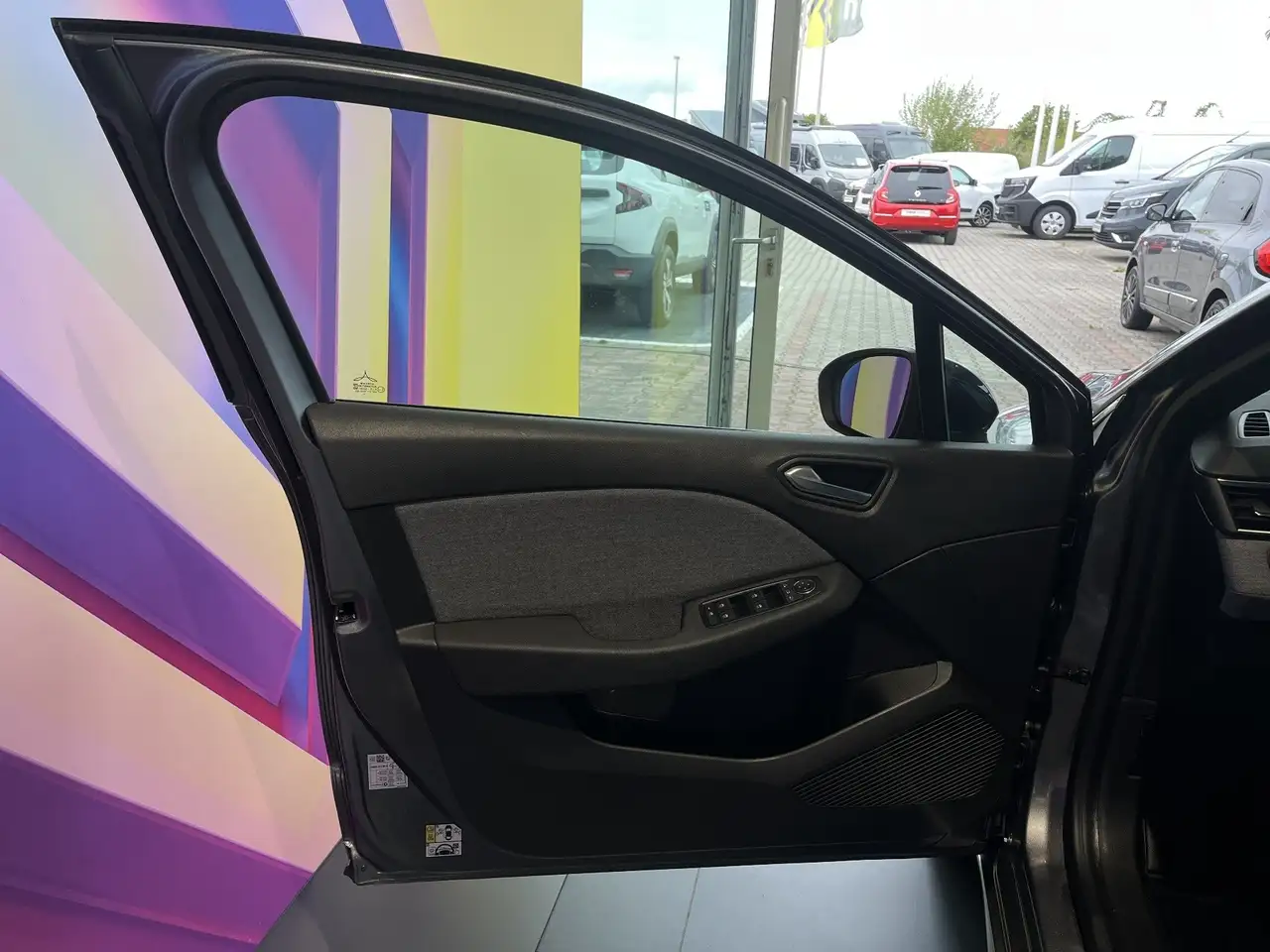 Renault Clio TECHNO E-TECH FULL HYBRID 145 — Galería del vehículo 19