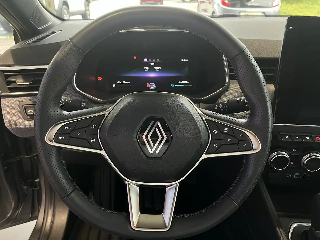 Renault Clio TECHNO E-TECH FULL HYBRID 145 — Galería del vehículo 22
