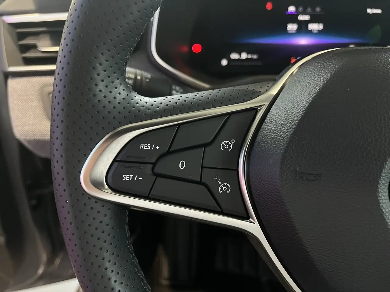 Renault Clio TECHNO E-TECH FULL HYBRID 145 — Galería del vehículo 23