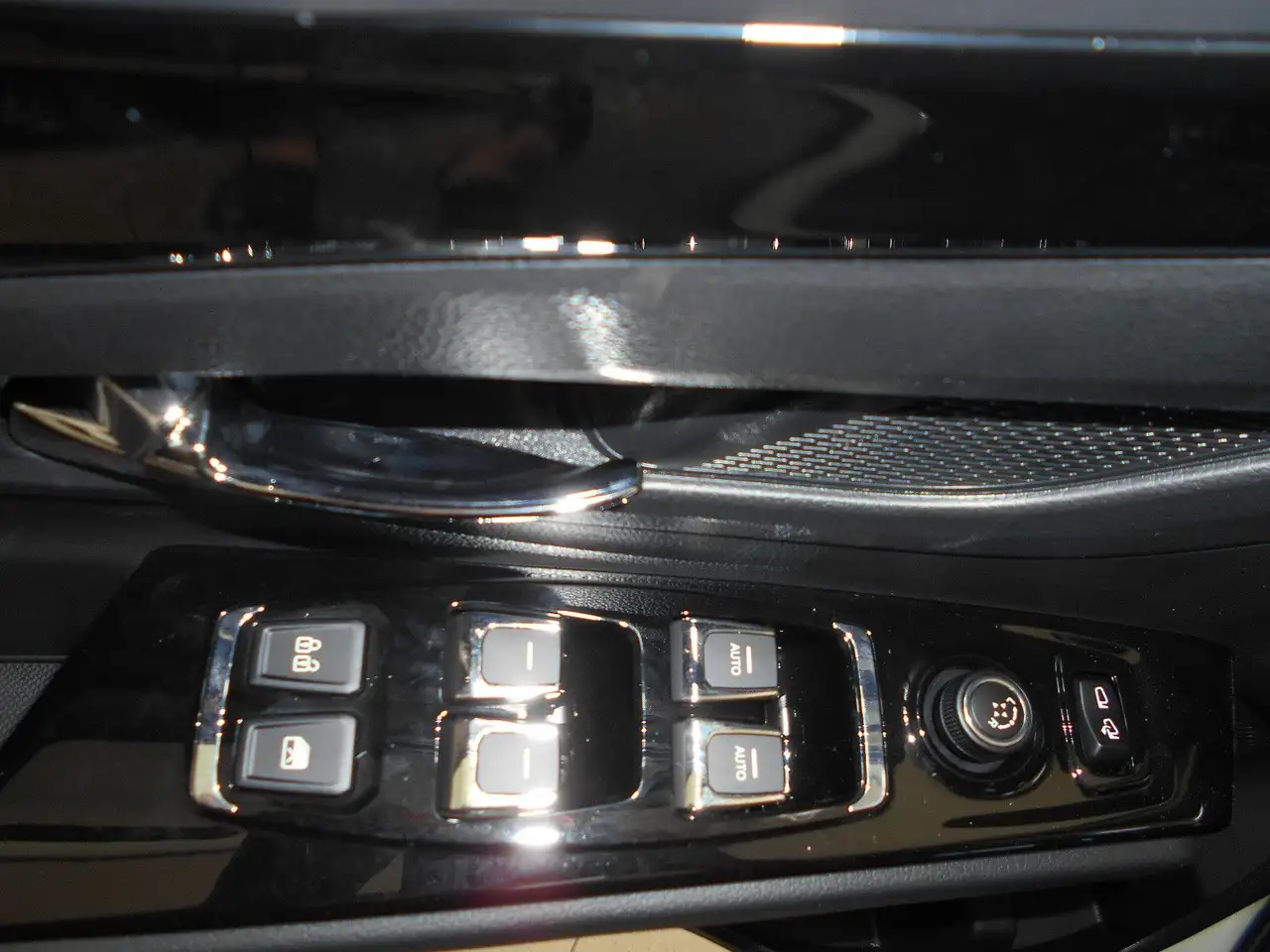 SsangYong Korando E-Motion Platinum Wärmepumpe Navi Sitzh. — معرض صور السيارة 9