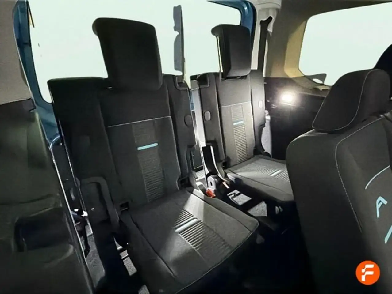 Ford Tourneo Connect 2.0 Ecoblue 90kW Active — Vehicle gallery 22