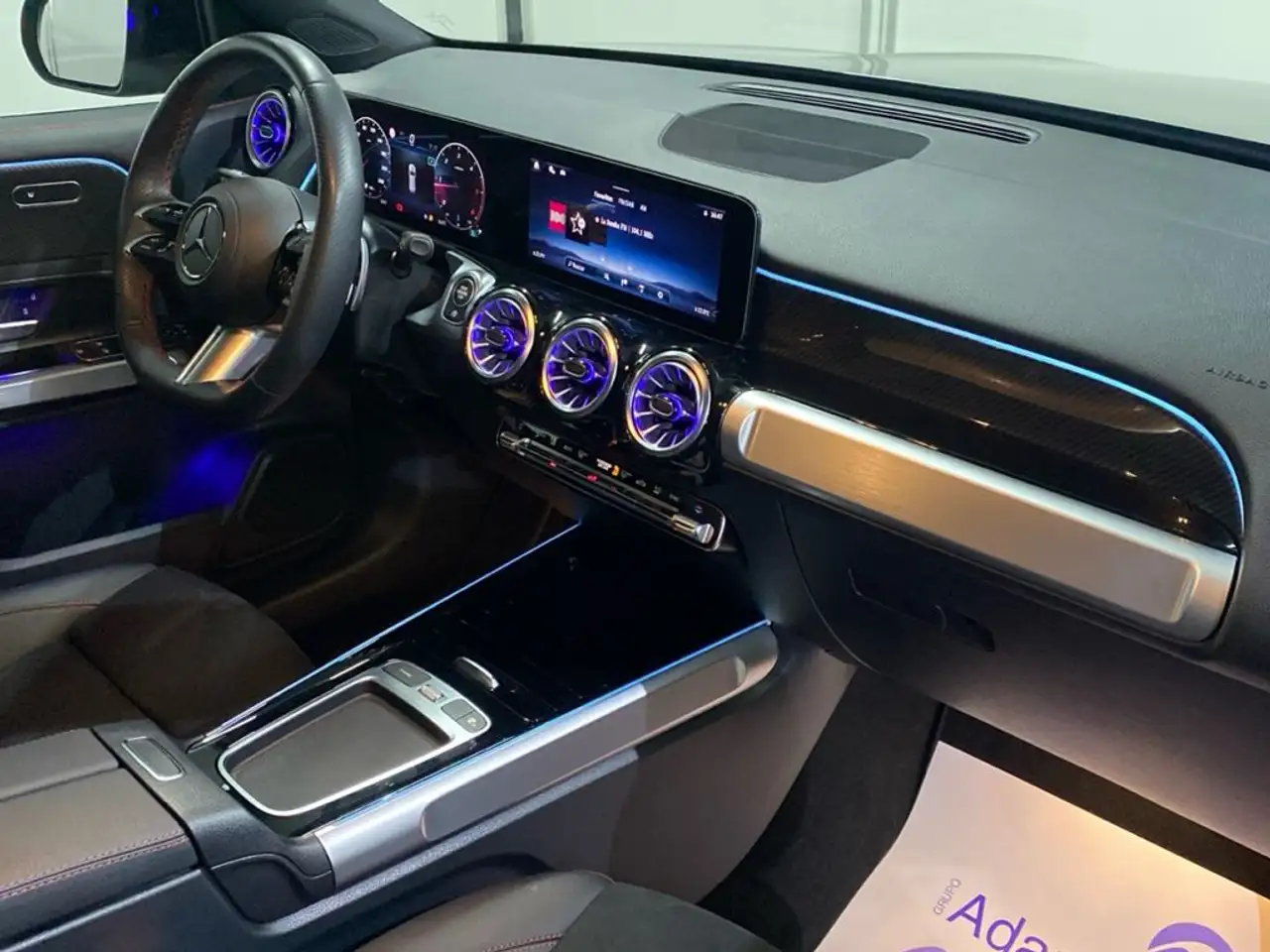 Mercedes-Benz GLB 200 d — Vehicle gallery 10
