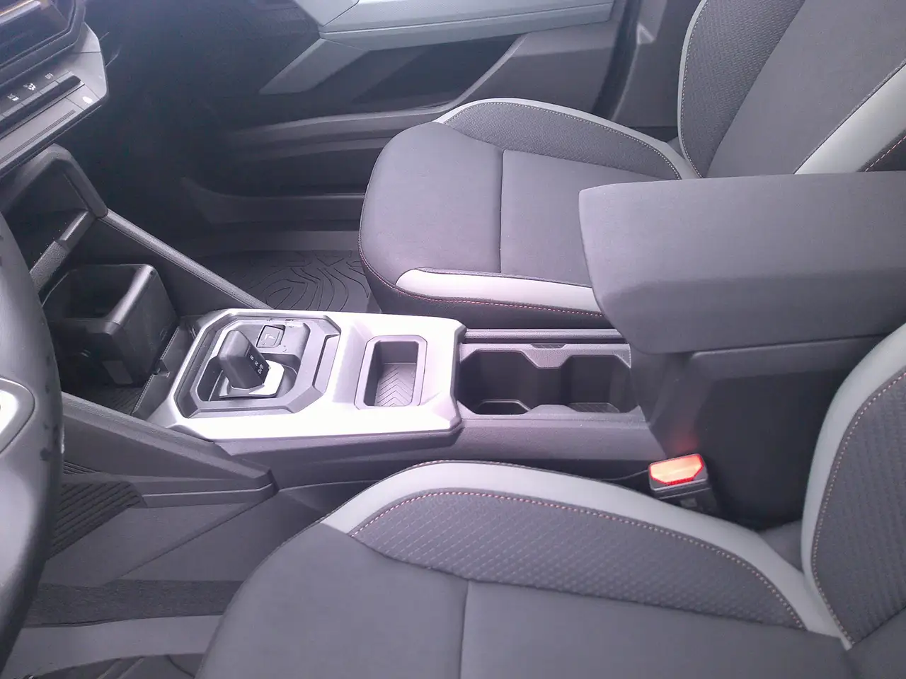 Dacia Duster Hybrid 140 Extreme Automatik, Navi, Kamera — Galerie du véhicule 11