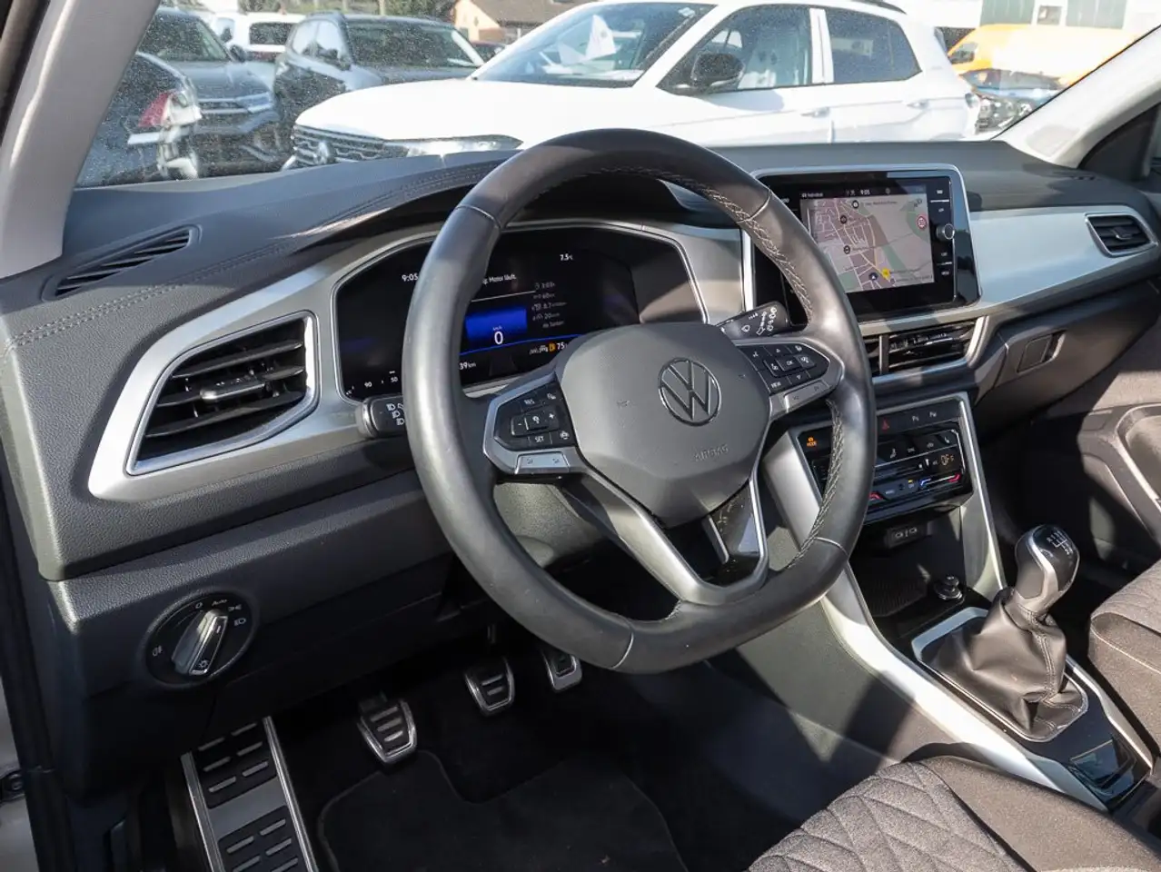 Volkswagen T-Roc 1.0 TSI Move +ALLW+L/SHZ+RFK+NAVI+ISO+LED+ — Galería del vehículo 4