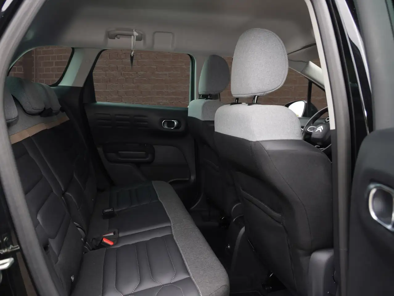 Citroen C3 Aircross 1,2 Ltr. - 131 Ps / Max / PureTech / Kam. / Navi — Galerie du véhicule 8