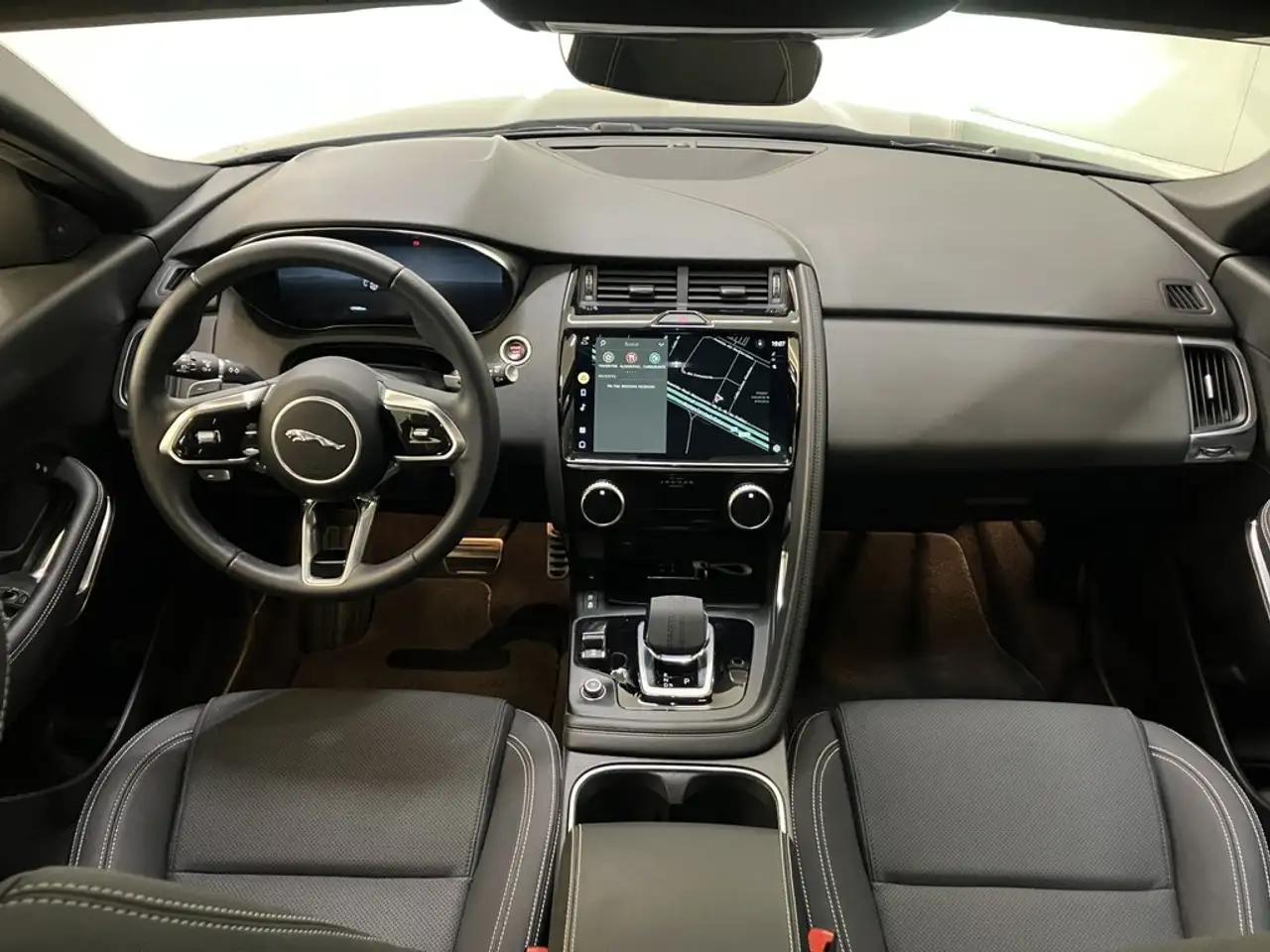 Jaguar E-Pace 2.0D I4 R-Dynamic S AWD Aut. 163 — Galería del vehículo 4