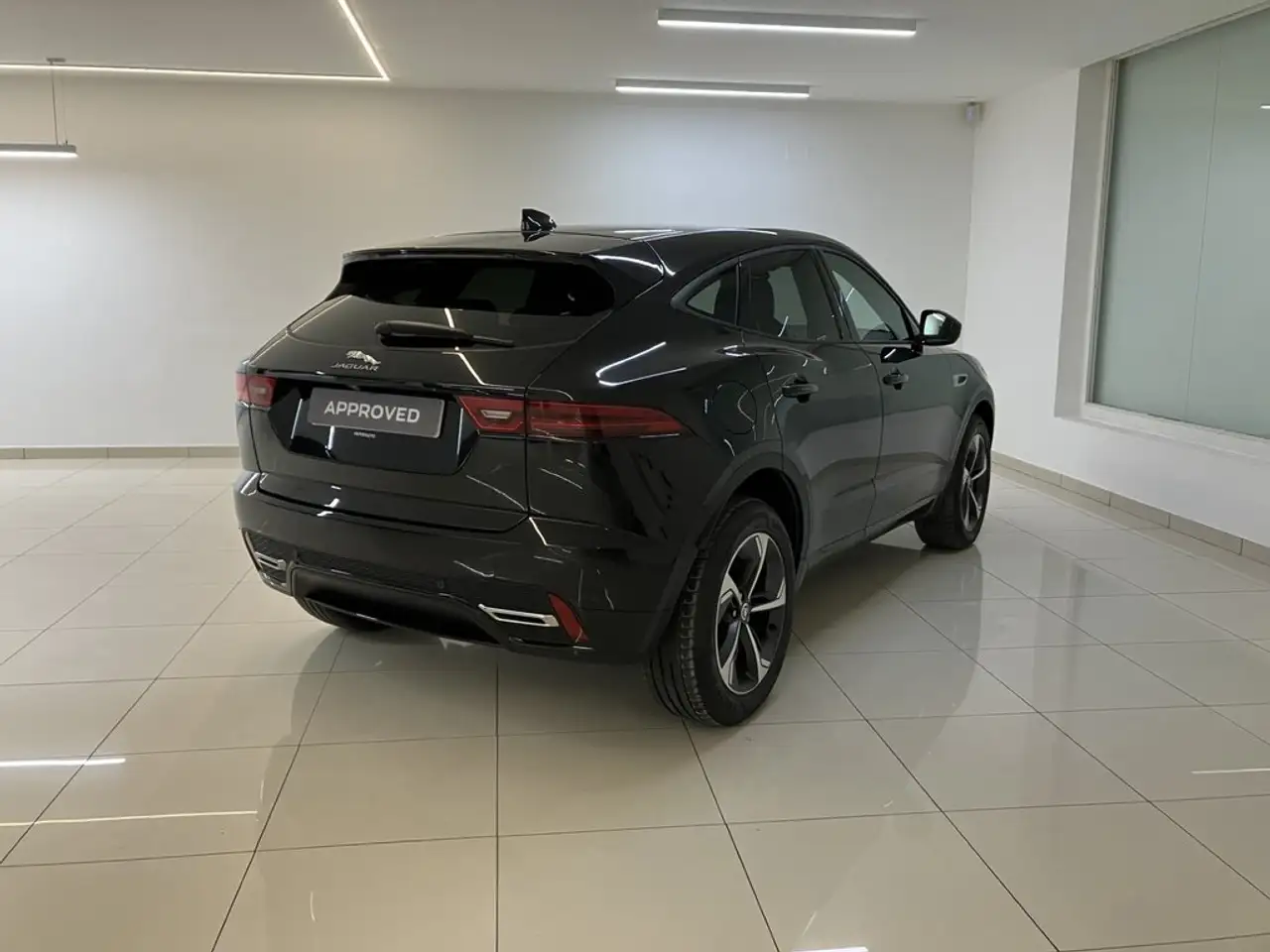 Jaguar E-Pace 2.0D I4 R-Dynamic S AWD Aut. 163 — Galería del vehículo 2
