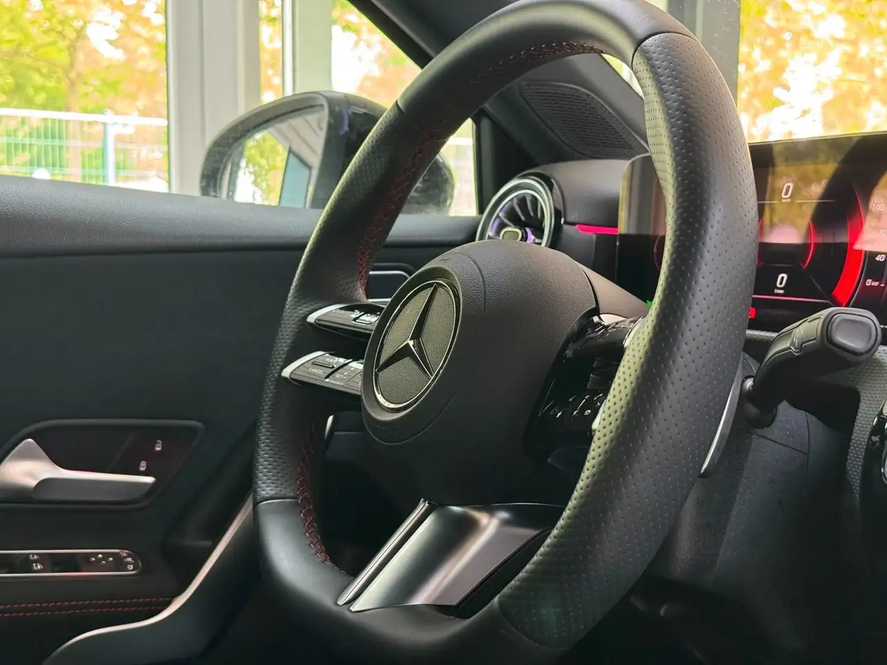 Mercedes-Benz A 180 AMG*WENIG-KM*Advanced Plus*MBUX* — معرض صور السيارة 31