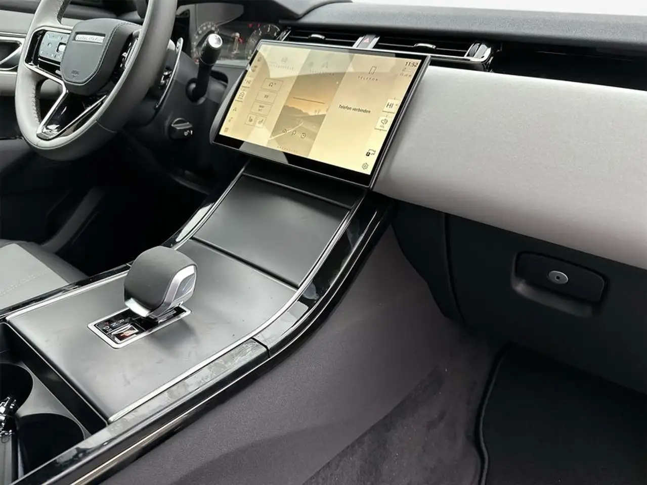 Land Rover Range Rover Velar P400e Dynamic SE — Vehicle gallery 13