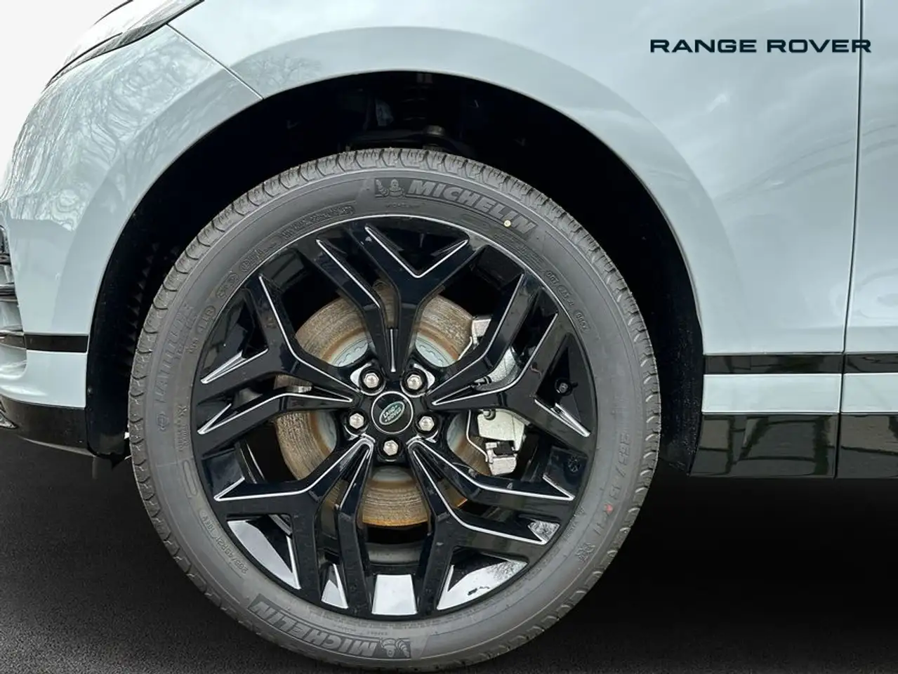 Land Rover Range Rover Velar P400e Dynamic SE — Vehicle gallery 8