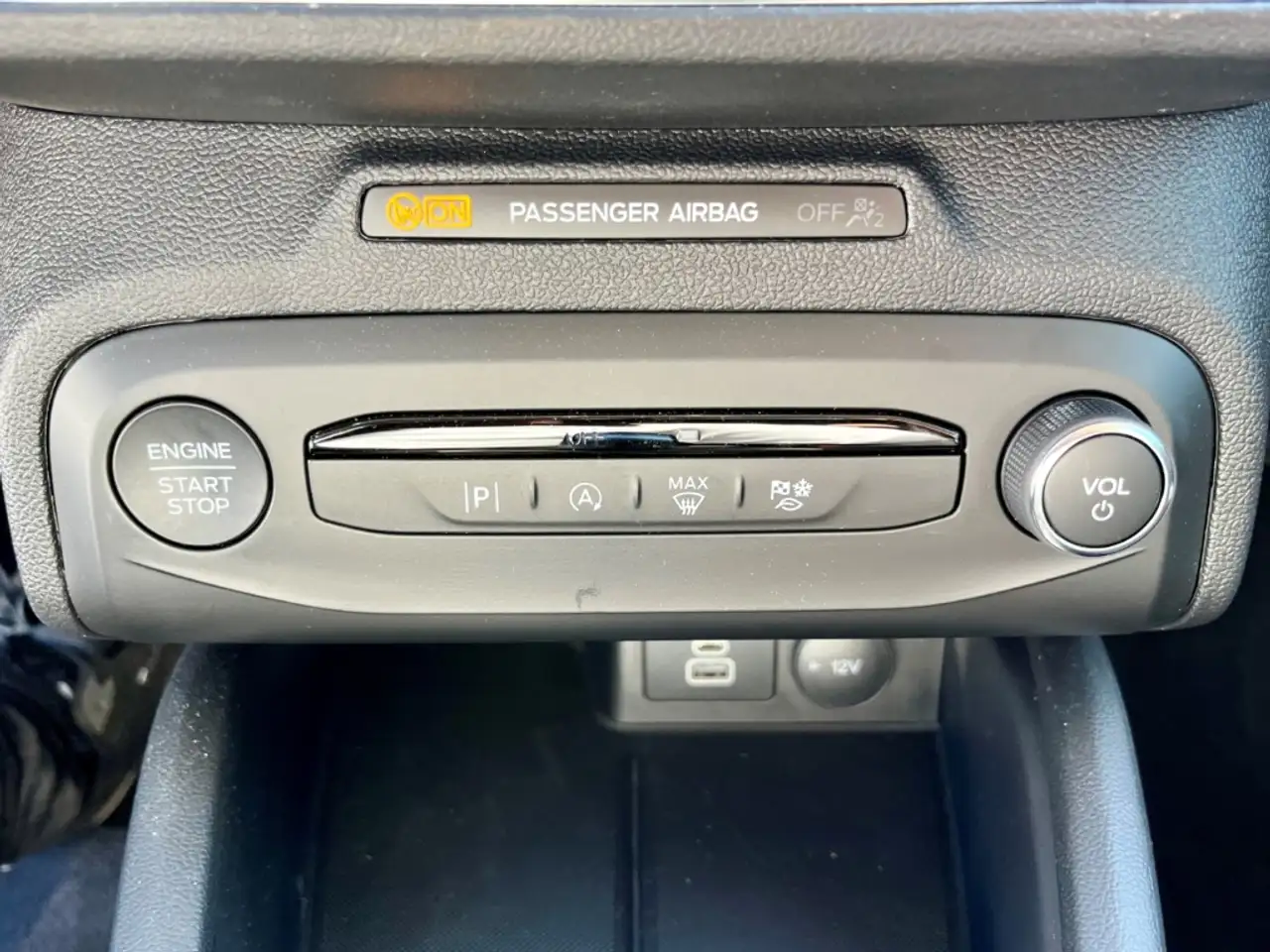 Ford Focus Titanium Automatik Kamera Navi ACC — Vehicle gallery 7