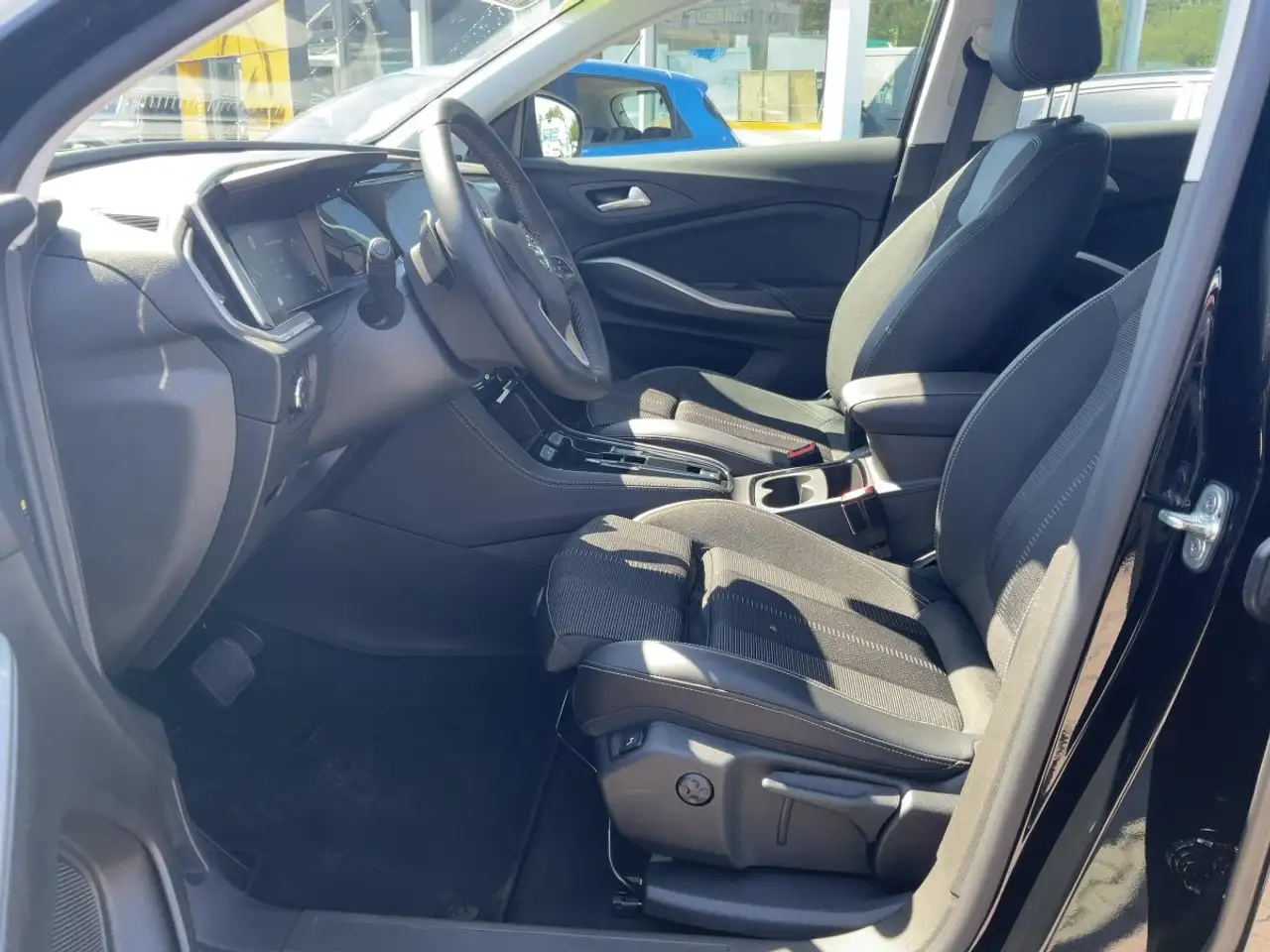 Opel Grandland 1.2 Turbo GS Line LED+SHZ+2xKlima+360 — Galería del vehículo 12