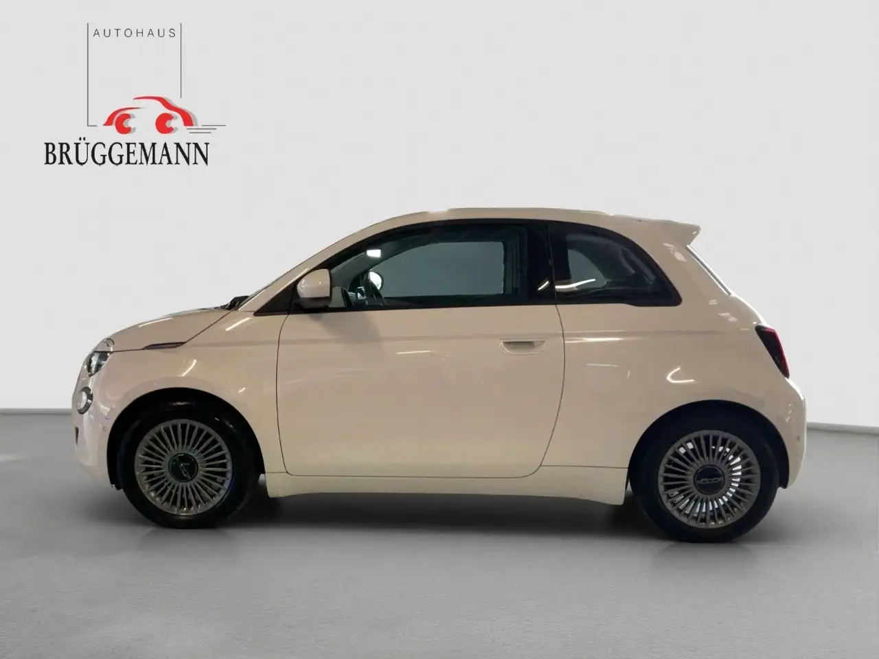 Fiat 500e 42 kWh + Komfort Paket, 16" Alufelgen — معرض صور السيارة 3
