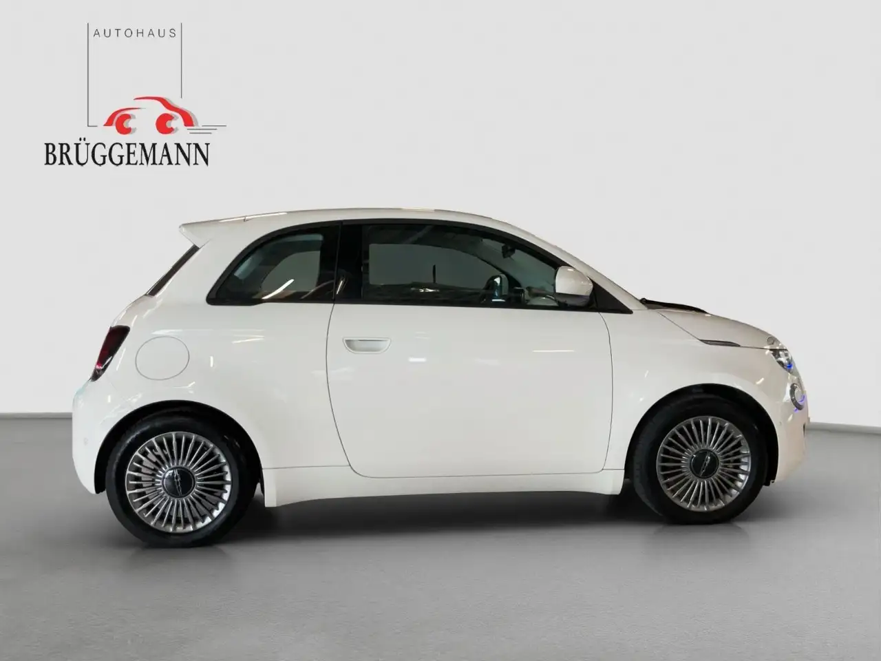 Fiat 500e 42 kWh + Komfort Paket, 16" Alufelgen — معرض صور السيارة 7