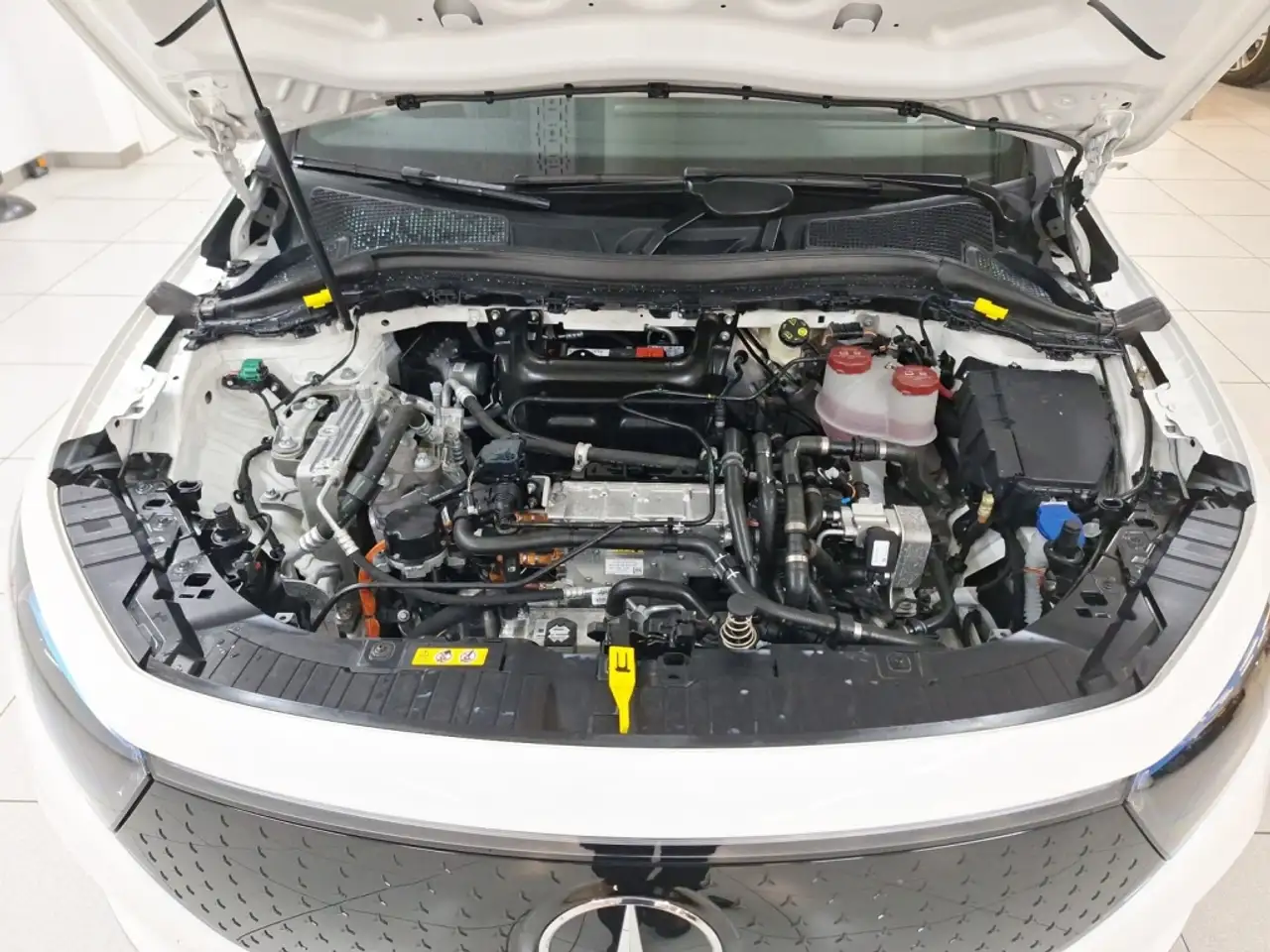 Mercedes-Benz EQA 350 4M AUT Kam. KeyLess KlimaA LED LM Navi — Galería del vehículo 19
