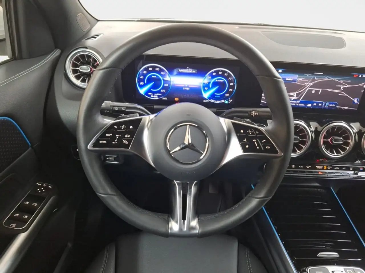 Mercedes-Benz EQA 350 4M AUT Kam. KeyLess KlimaA LED LM Navi — Galería del vehículo 12