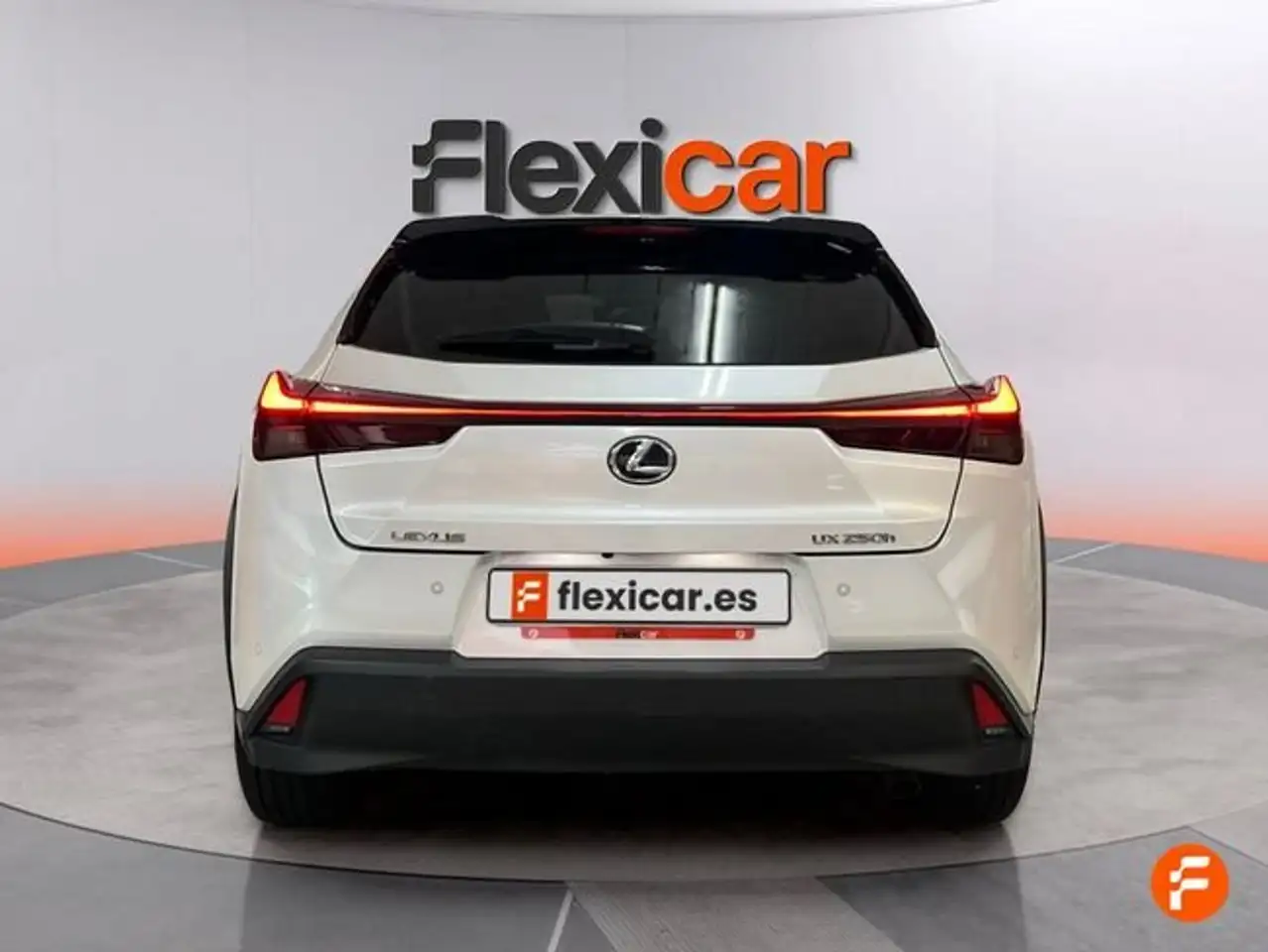 Lexus UX 250h Luxury 2WD — Vehicle gallery 7
