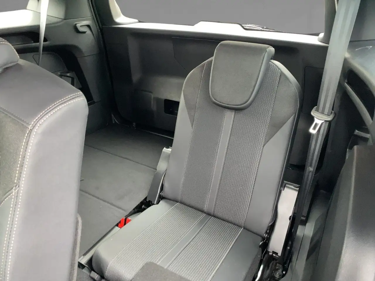 Peugeot 5008 GT *7 Sitze*ACC*Kamera*LED*Navi*SHZ*Apple* — Galería del vehículo 7