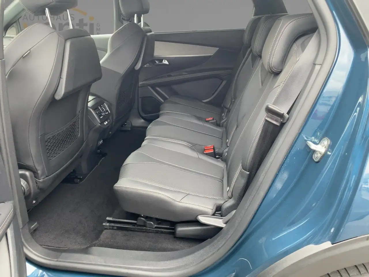 Peugeot 5008 GT *7 Sitze*ACC*Kamera*LED*Navi*SHZ*Apple* — Galería del vehículo 6