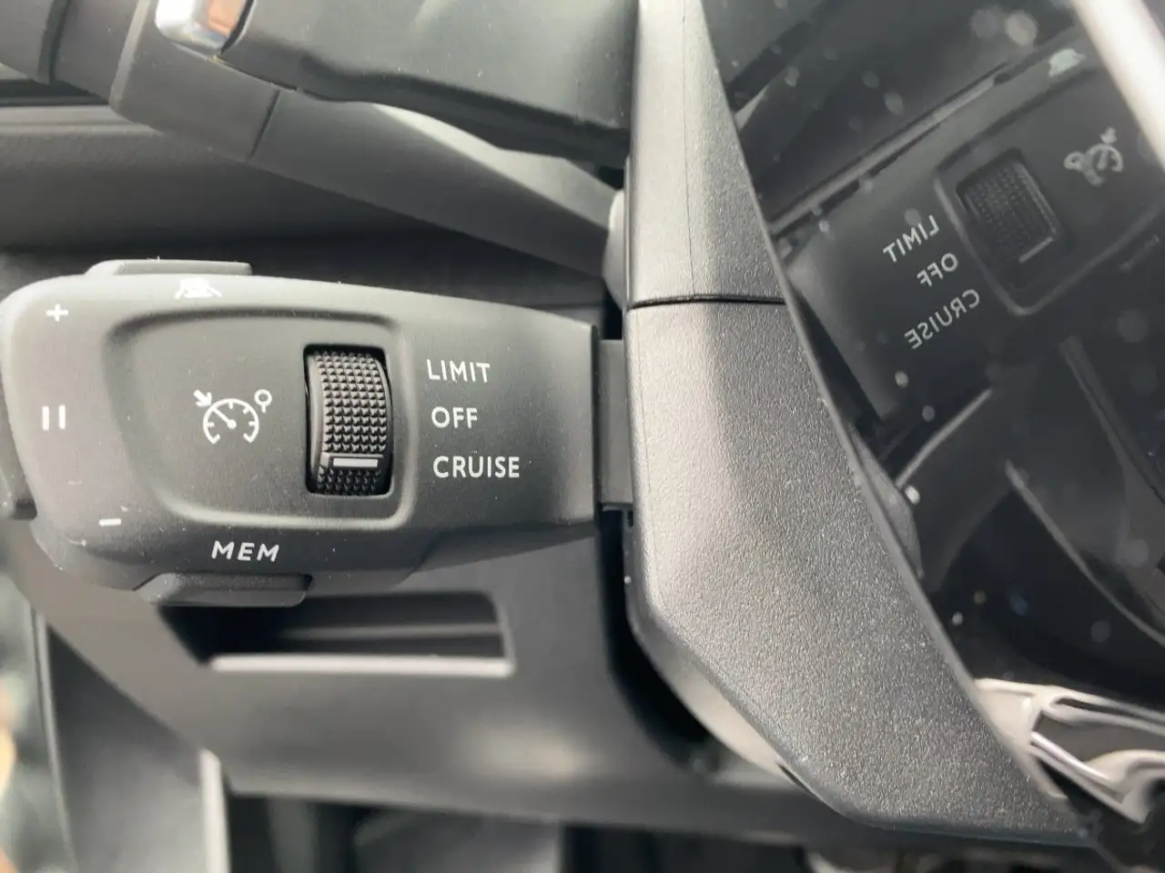 Peugeot 5008 GT *7 Sitze*ACC*Kamera*LED*Navi*SHZ*Apple* — Galería del vehículo 10