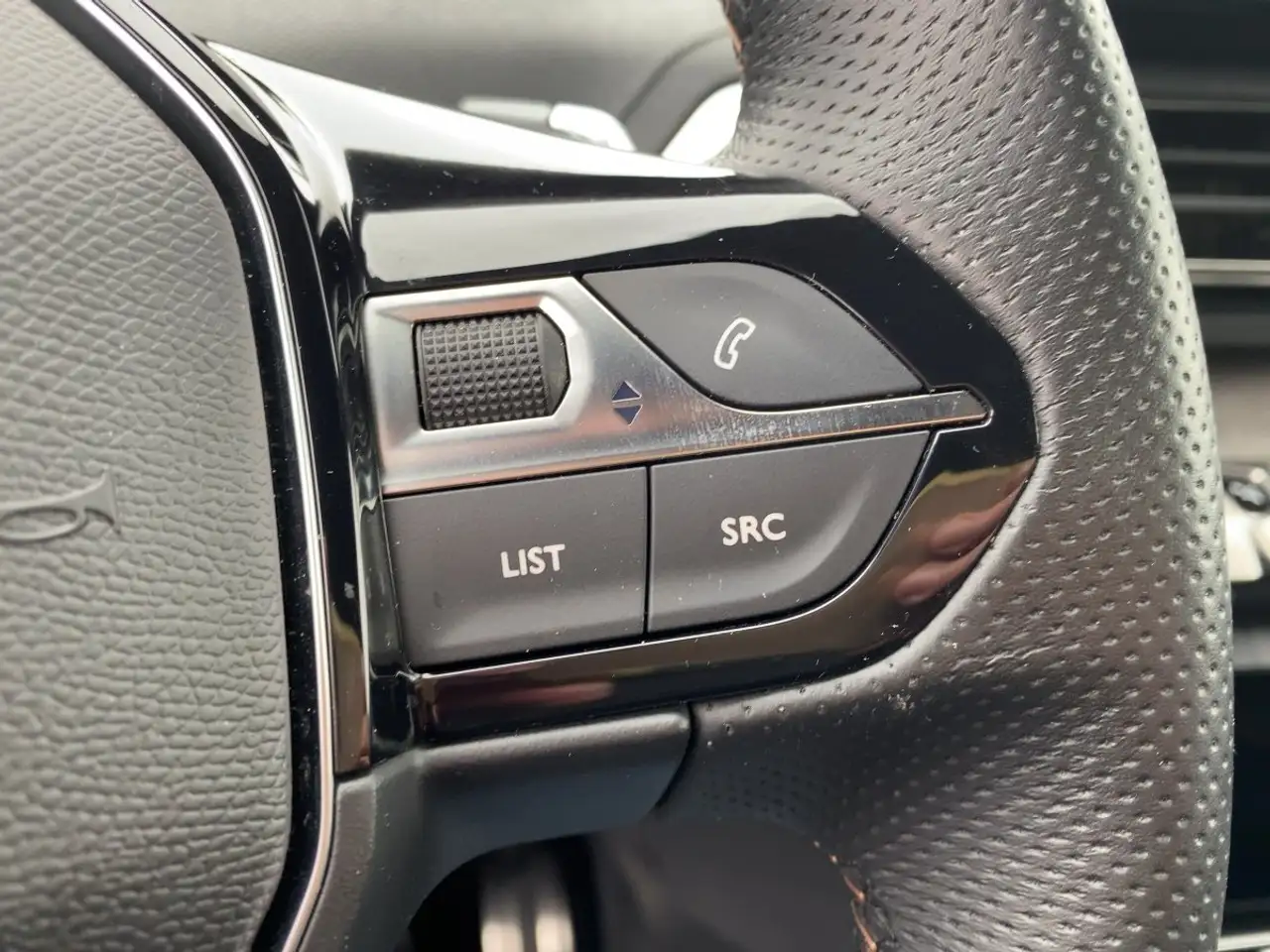 Peugeot 5008 GT *7 Sitze*ACC*Kamera*LED*Navi*SHZ*Apple* — Galería del vehículo 13