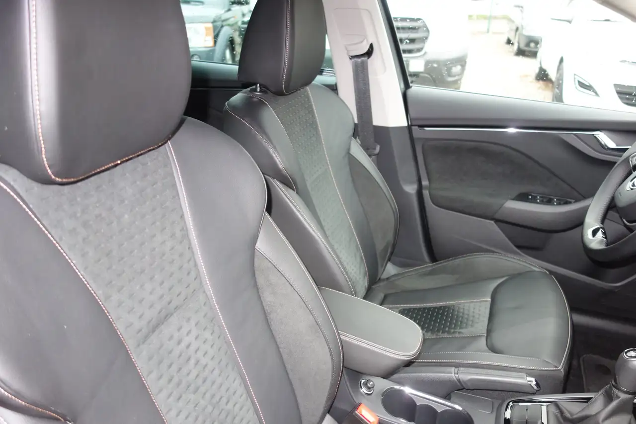 Skoda Scala Top Selection Leder / ele.Sitzverst. / Navi / Garantie — Vehicle gallery 4