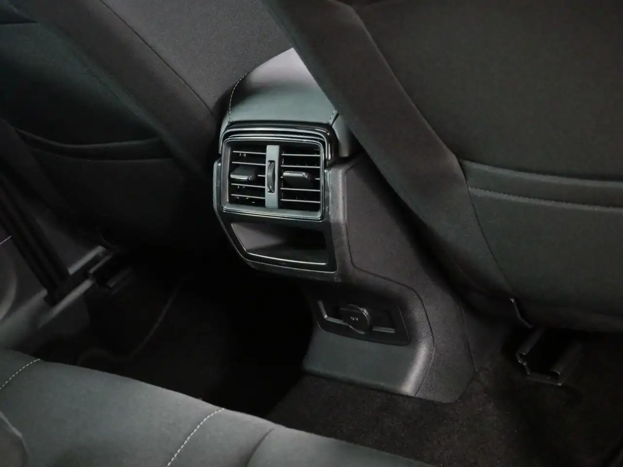 Skoda Karoq 1.5 TSI Elegance Kamera*SmartLink+*LED*GRA — Vehicle gallery 17