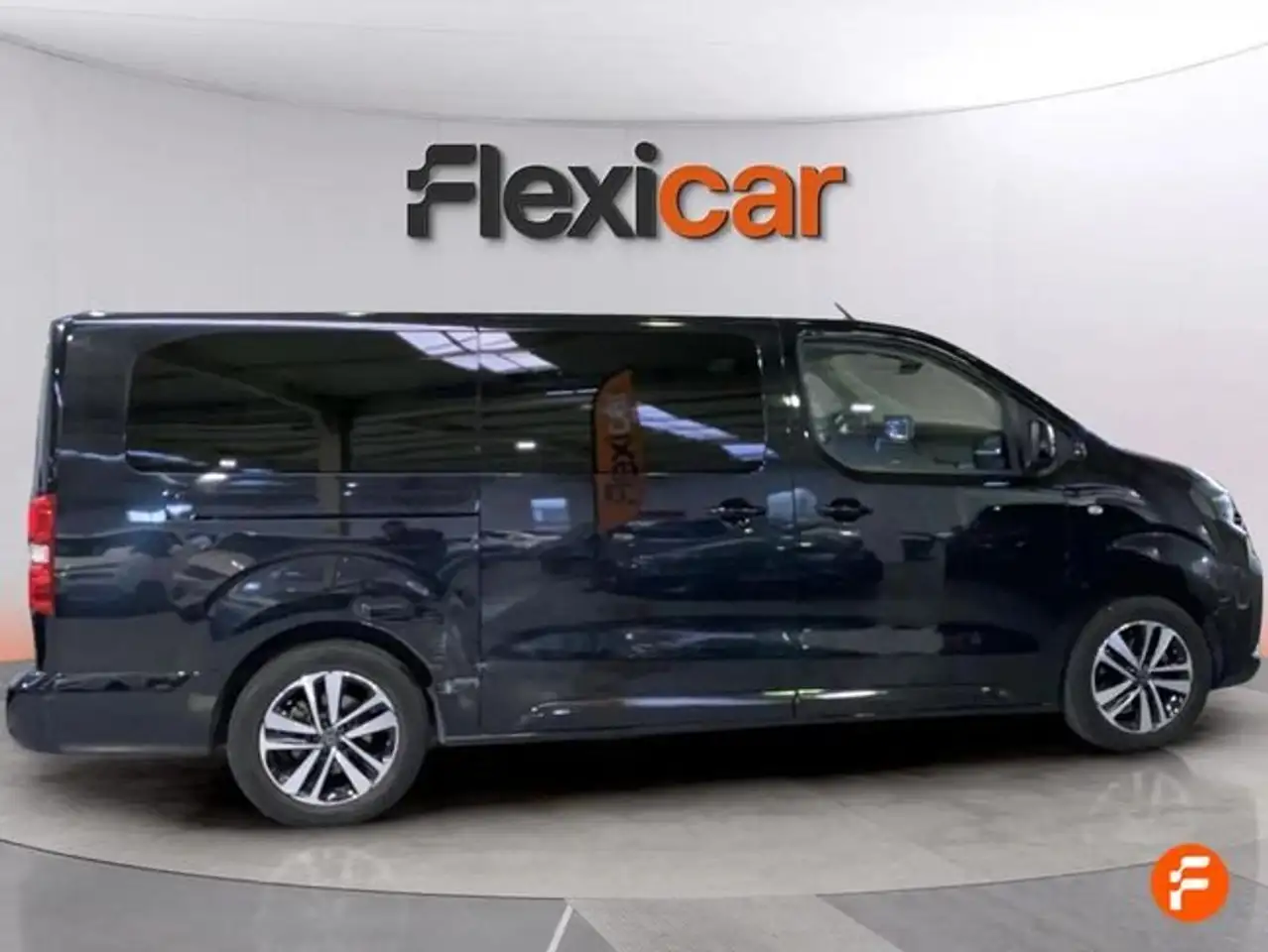 Peugeot Traveller Business Long BlueHDi 180 S&S EAT8 - 5P (2024) — Vehicle gallery 2