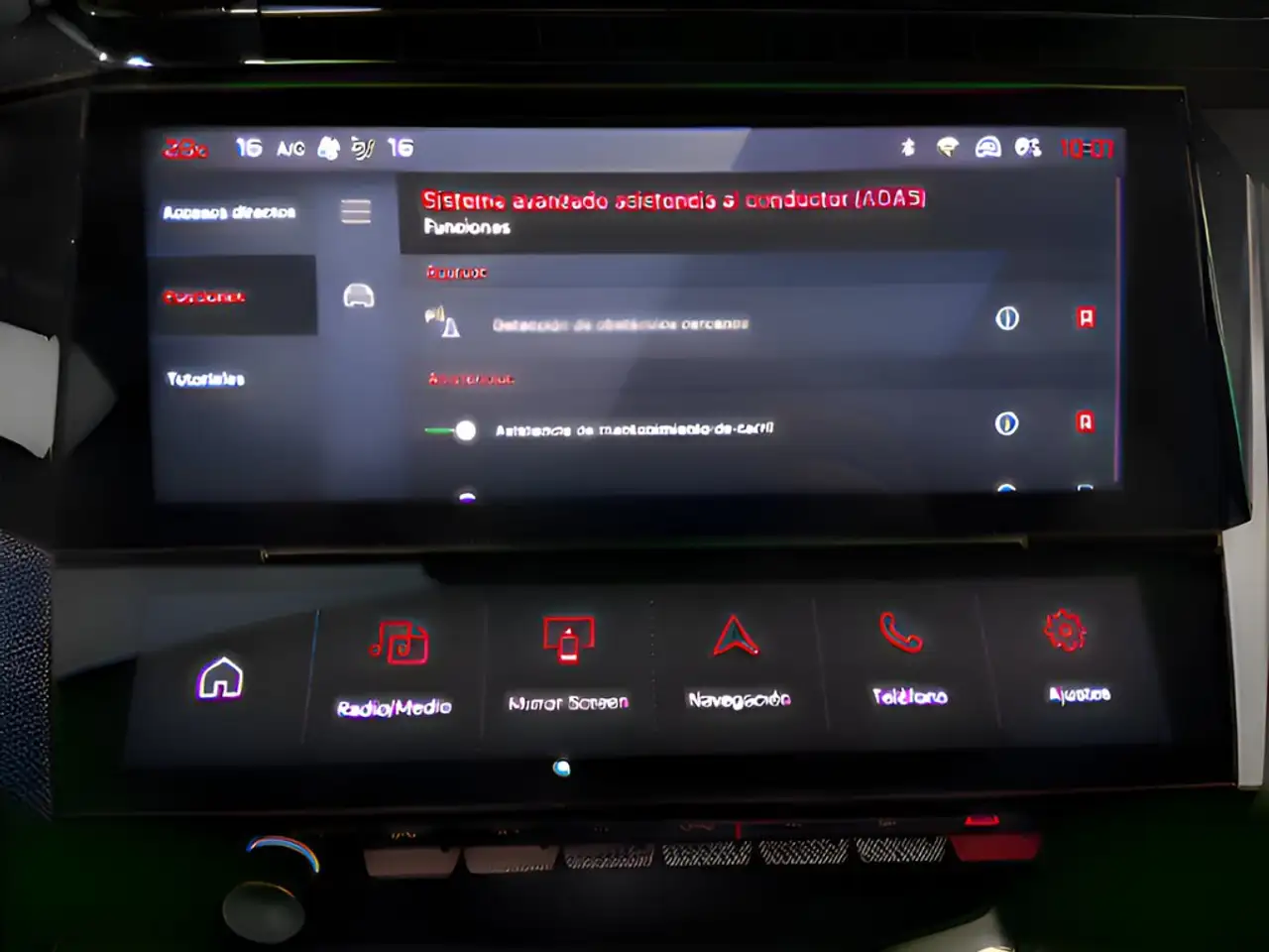 Peugeot 408 Hybrid Allure e-DCS6 145 — Galería del vehículo 19